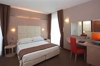 Hotel Rivamare Lido di Jesolo 4*,  Italy