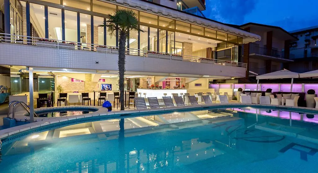 Hotel Rivamare Lido di Jesolo 4*,
